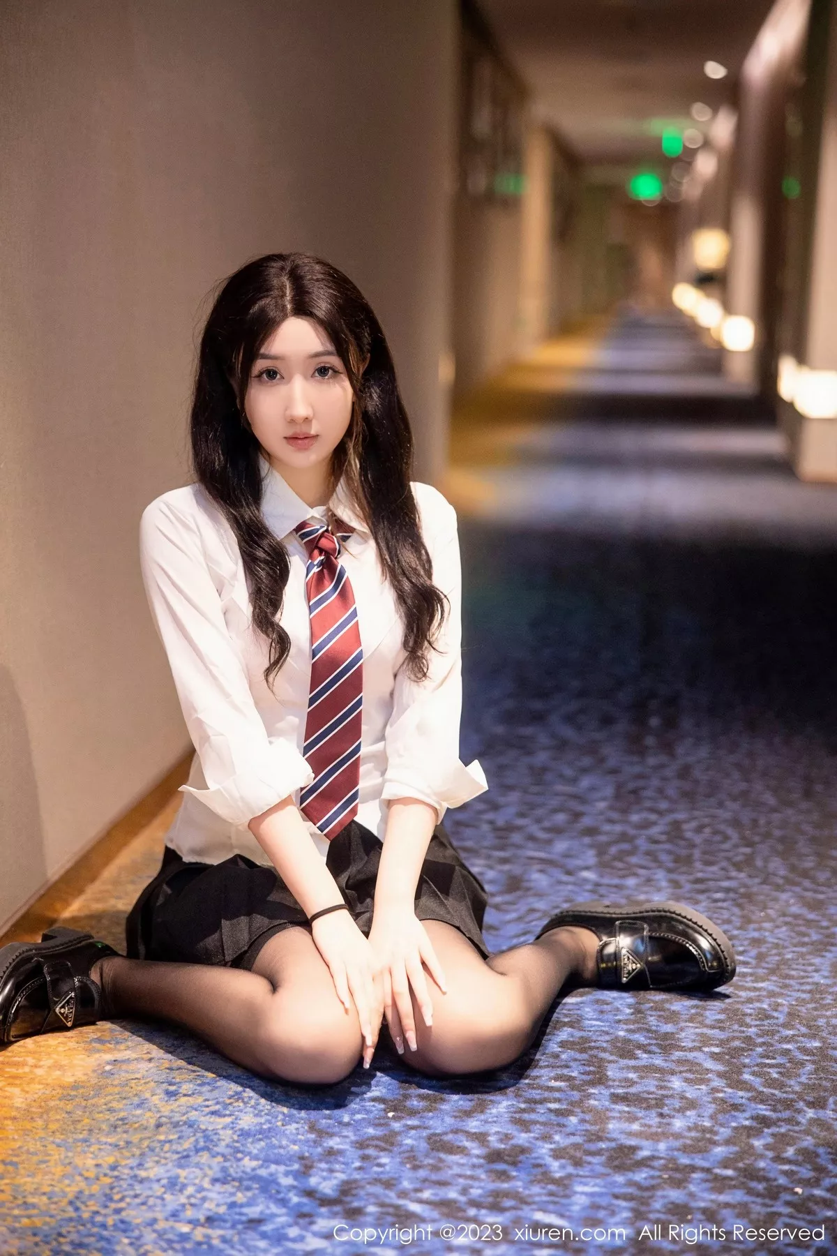 秀人集.com_[XiuRen秀人网]No.6350_模特江真真性感白T配黑短裙露粉色蕾丝内衣黑丝吊袜诱惑写真90P