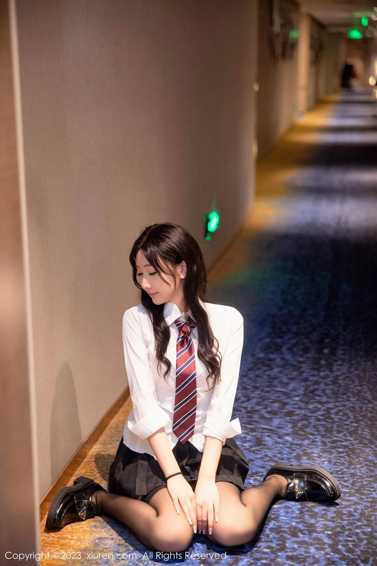 秀人集.com_[XiuRen秀人网]No.6350_模特江真真性感白T配黑短裙露粉色蕾丝内衣黑丝吊袜诱惑写真90P