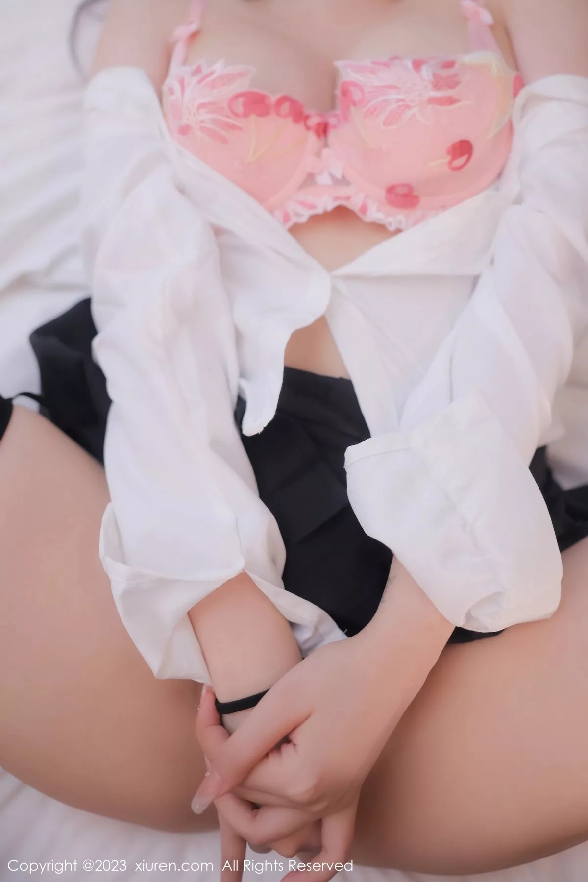 秀人集.com_[XiuRen秀人网]No.6350_模特江真真性感白T配黑短裙露粉色蕾丝内衣黑丝吊袜诱惑写真90P