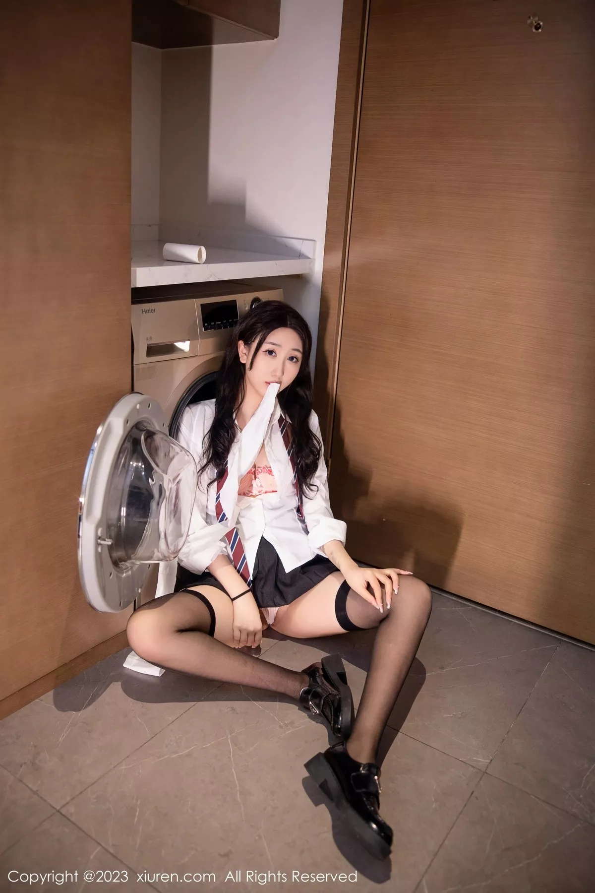 秀人集.com_[XiuRen秀人网]No.6350_模特江真真性感白T配黑短裙露粉色蕾丝内衣黑丝吊袜诱惑写真90P