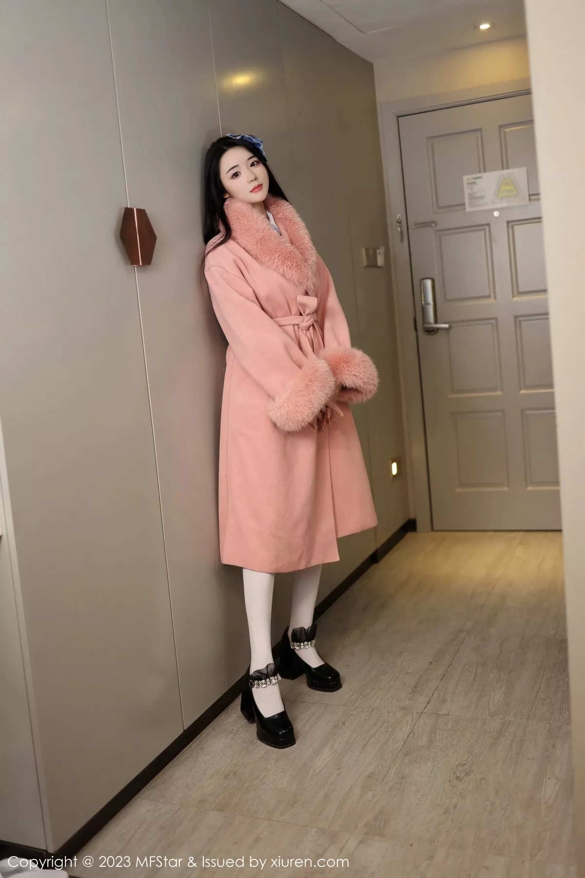 秀人集.com_[MFStar模范学院]Vol.591_新人模特汐汐爱吃草莓性感白T配格子短裙秀丰腴身材诱惑写真81P