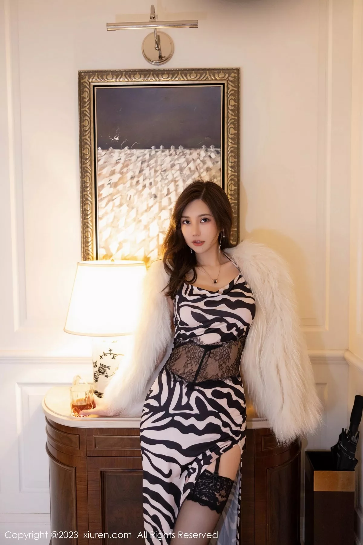 秀人集.com_[XiuRen秀人网]No.6358_女神绮里嘉ula性感斑马条纹连衣裙配黑丝袜秀曼妙身姿诱惑写真97P