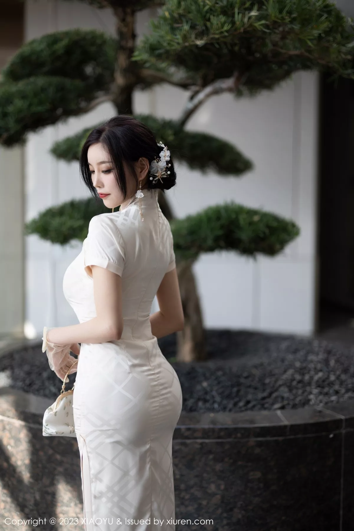 秀人集.com_[XiaoYu画语界]Vol.978_女神杨晨晨Yome性感白色典雅旗袍配白丝袜秀丰腴身材诱惑写真85P