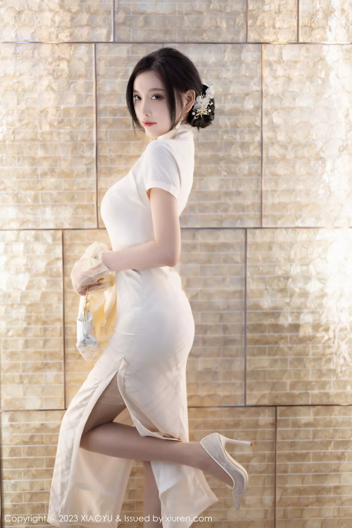 秀人集.com_[XiaoYu画语界]Vol.978_女神杨晨晨Yome性感白色典雅旗袍配白丝袜秀丰腴身材诱惑写真85P