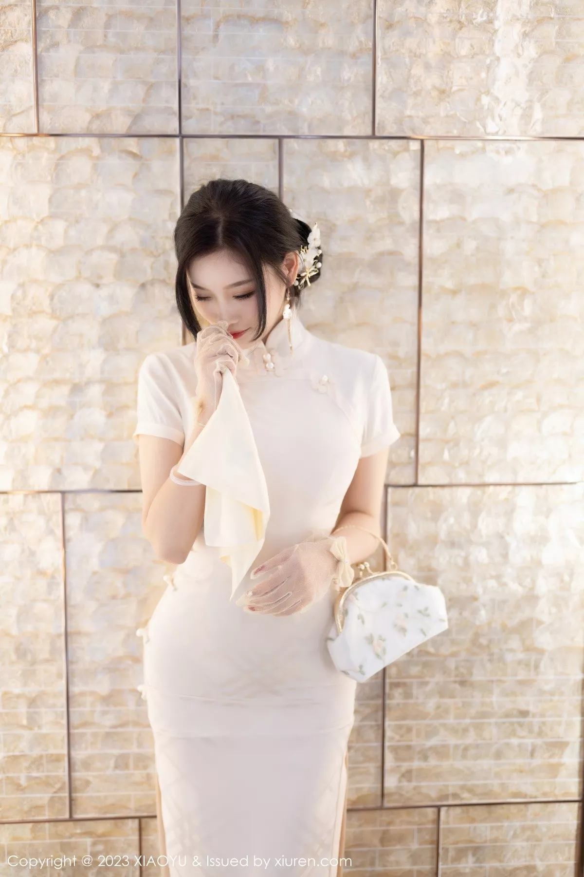 秀人集.com_[XiaoYu画语界]Vol.978_女神杨晨晨Yome性感白色典雅旗袍配白丝袜秀丰腴身材诱惑写真85P