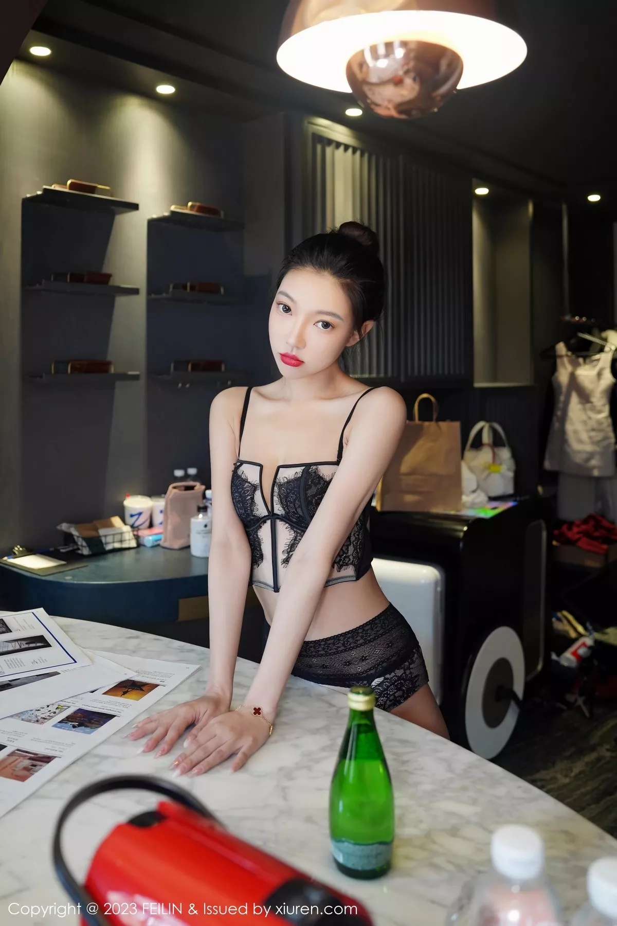 秀人集.com_[FeiLin嗲囡囡]VOL.465_女神冯木木LRIS性感黑色情趣内衣配黑丝吊袜秀完美身材诱惑写真92P