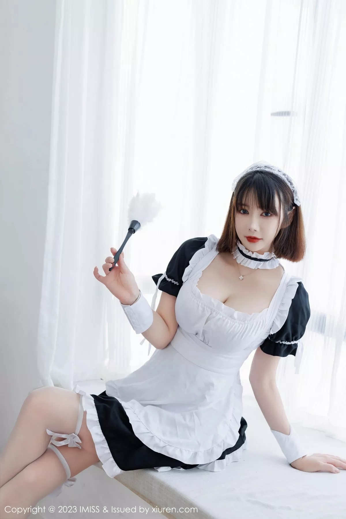 秀人集.com_[IMISS爱蜜社]Vol.720_模特Evon陈赞之黑白女仆装露性感黑色内衣秀凹凸身材诱惑写真39P