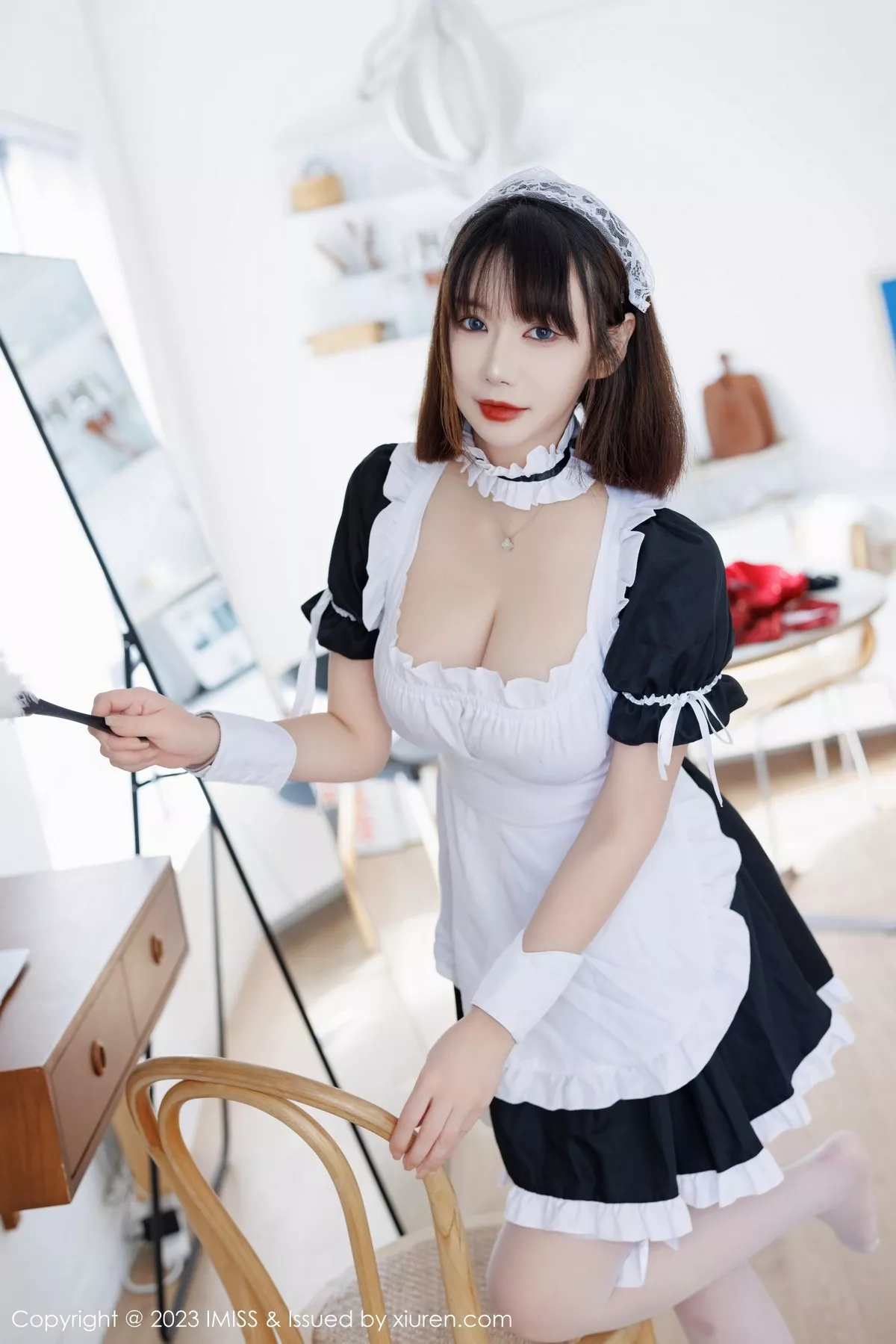 秀人集.com_[IMISS爱蜜社]Vol.720_模特Evon陈赞之黑白女仆装露性感黑色内衣秀凹凸身材诱惑写真39P