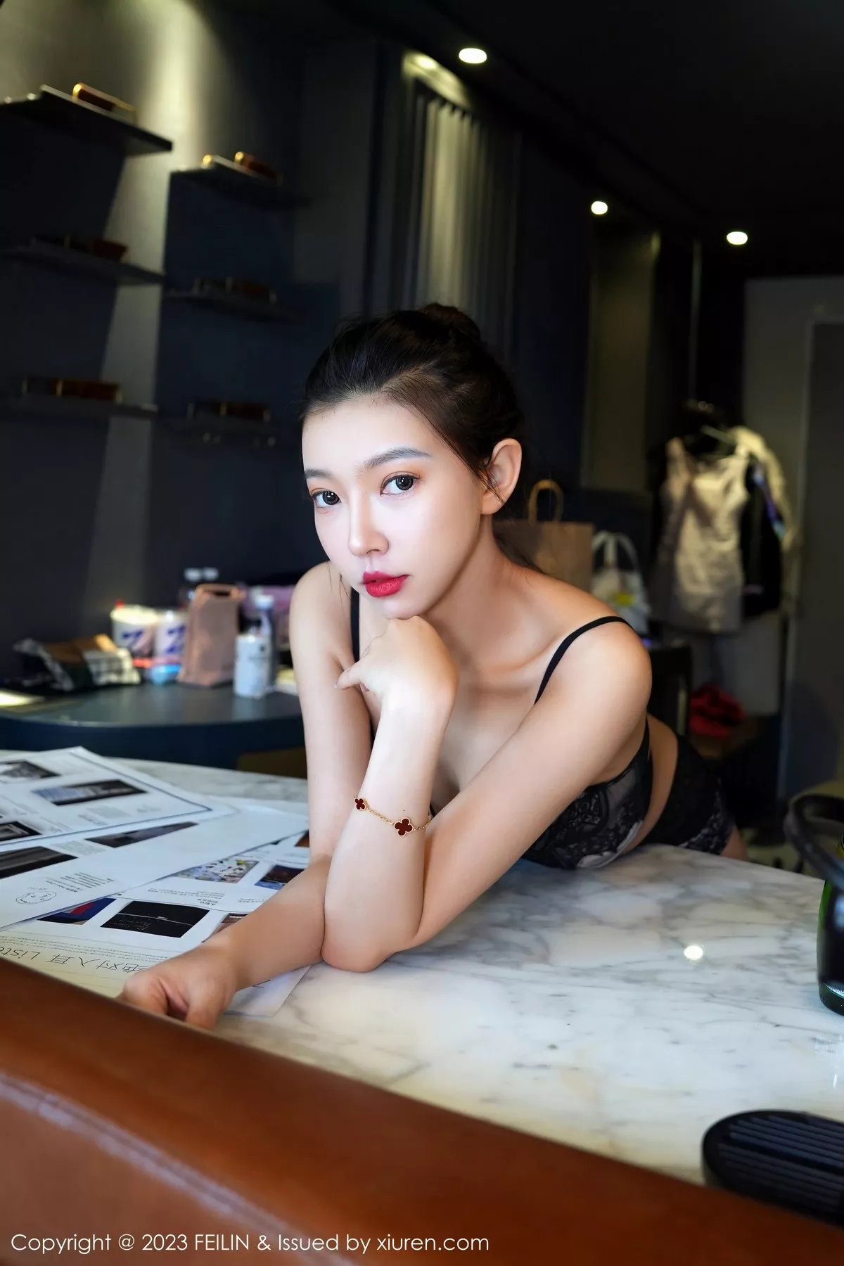 秀人集.com_[FeiLin嗲囡囡]VOL.465_女神冯木木LRIS性感黑色情趣内衣配黑丝吊袜秀完美身材诱惑写真92P