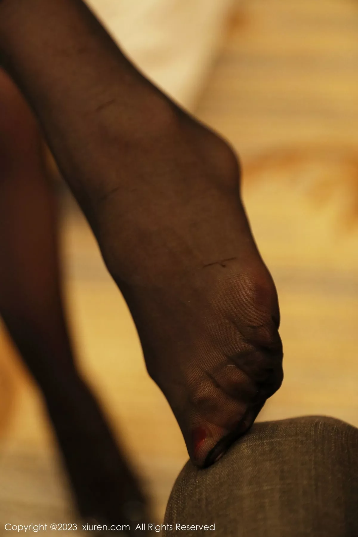 秀人集.com_[XiuRen秀人网]No.6287_模特诗诗kiki性感黑色薄纱露肩连衣短裙配黑丝吊袜惹火诱惑写真60P