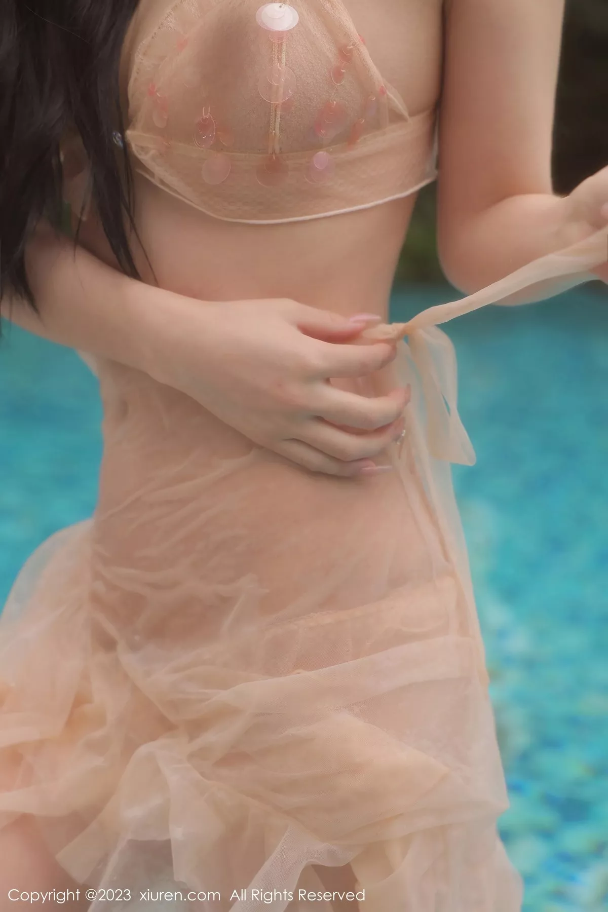 秀人集.com_[XiuRen秀人网]No.6370_模特李雅柔泳池场景性感浅色薄透连衣长裙秀完美身材诱惑写真55P