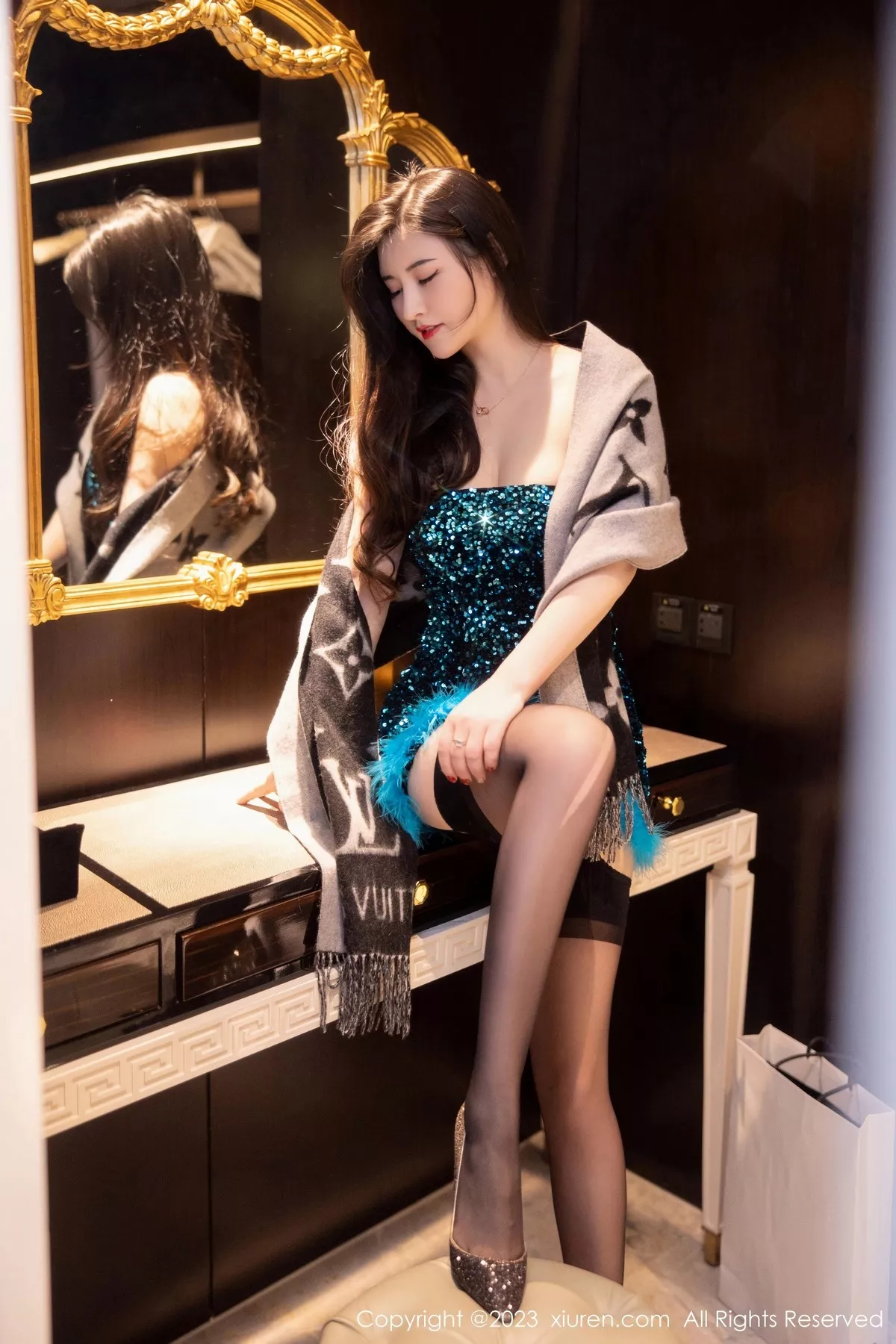 秀人集.com_[XiuRen秀人网]No.6384_模特诗诗kiki性感蓝黑露肩连衣短裙露黑色蕾丝内衣惹火诱惑写真86P