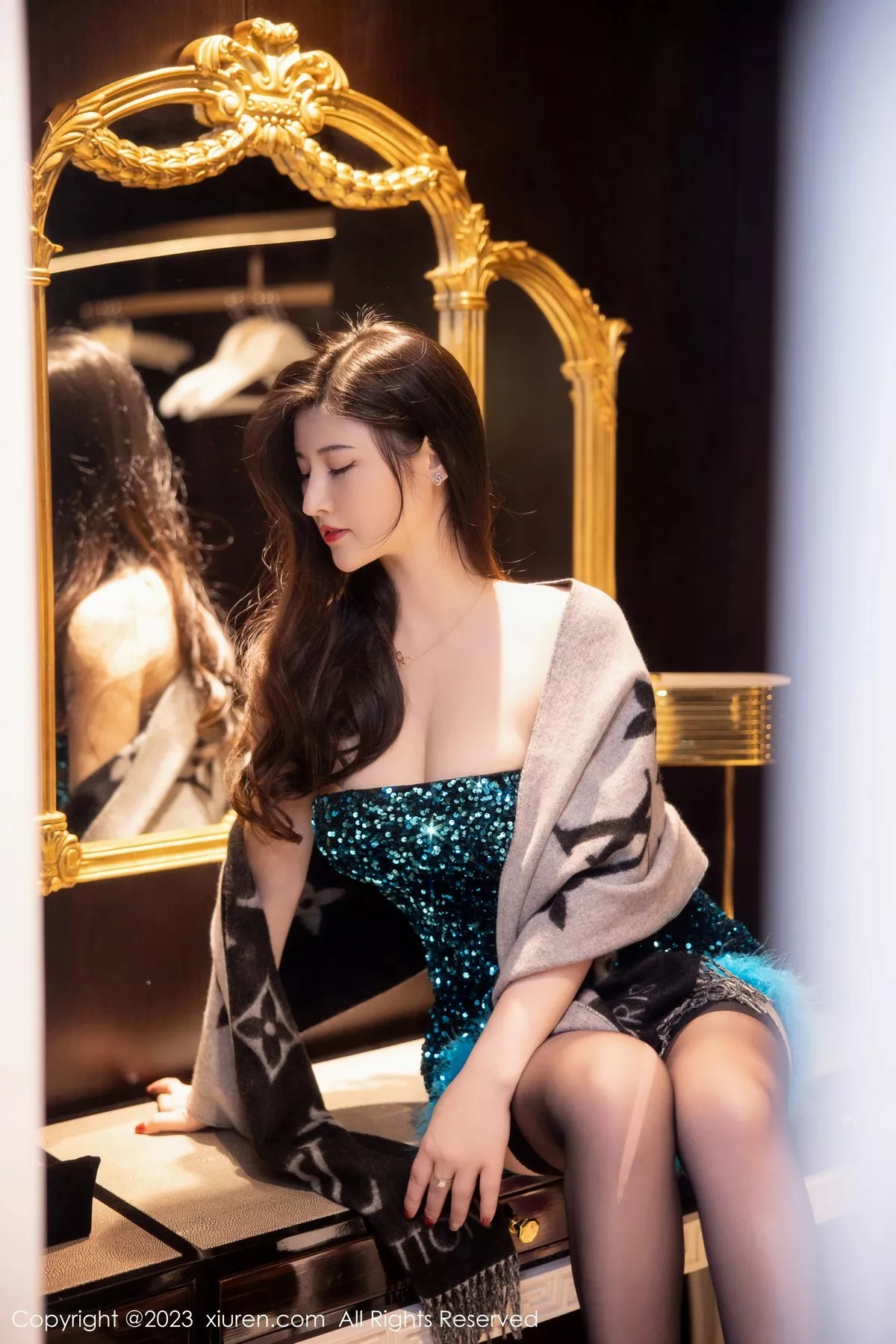 秀人集.com_[XiuRen秀人网]No.6384_模特诗诗kiki性感蓝黑露肩连衣短裙露黑色蕾丝内衣惹火诱惑写真86P