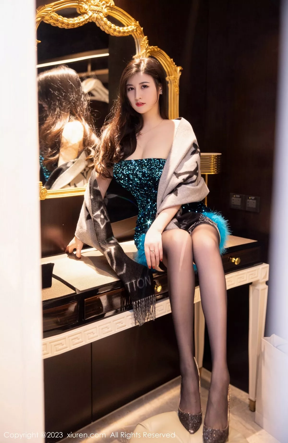 秀人集.com_[XiuRen秀人网]No.6384_模特诗诗kiki性感蓝黑露肩连衣短裙露黑色蕾丝内衣惹火诱惑写真86P