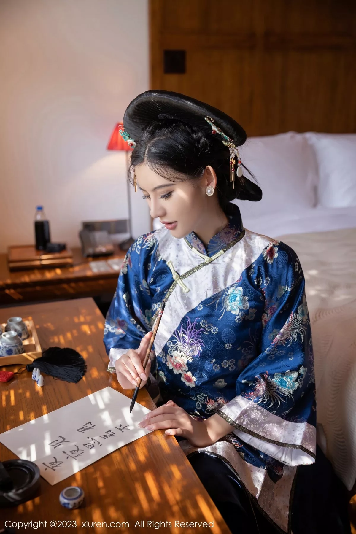 秀人集.com_[XiuRen秀人网]No.6398_模特就是阿朱啊脱宫廷古装露蓝色睡衣秀曼妙绝美身姿诱惑写真86P