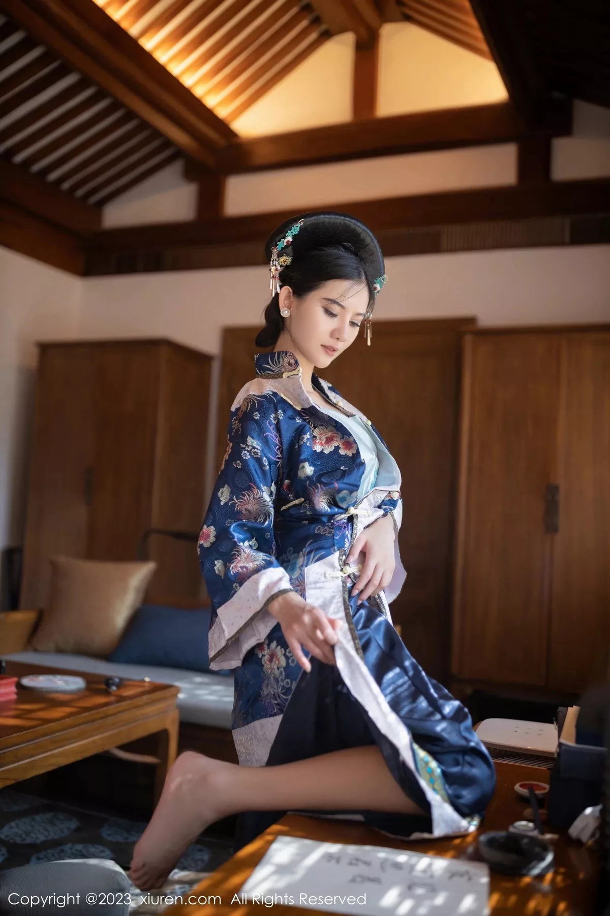 秀人集.com_[XiuRen秀人网]No.6398_模特就是阿朱啊脱宫廷古装露蓝色睡衣秀曼妙绝美身姿诱惑写真86P