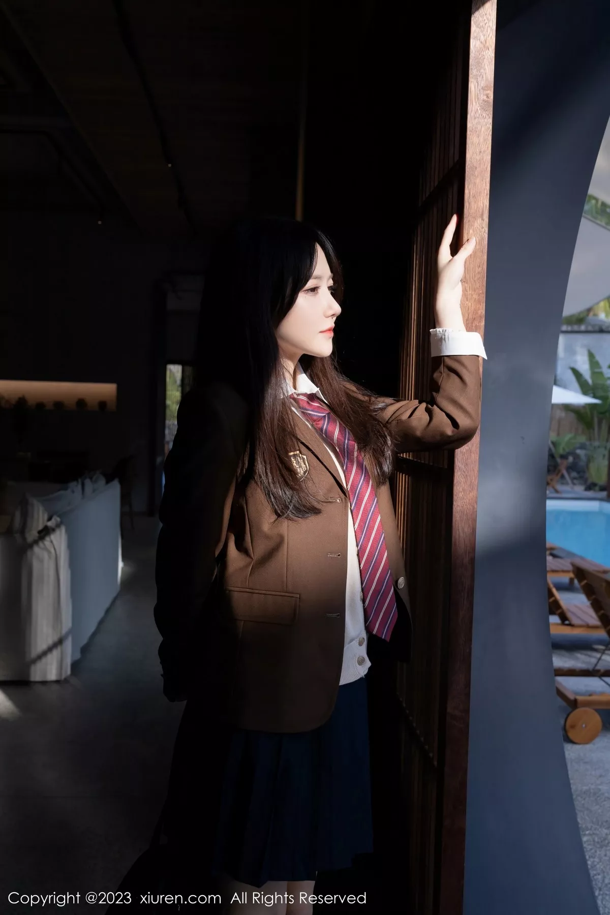 秀人集.com_[XiuRen秀人网]No.6400_模特鱼子酱Fish性感学妹装扮白T配深蓝短裙秀曼妙身姿诱惑写真82P