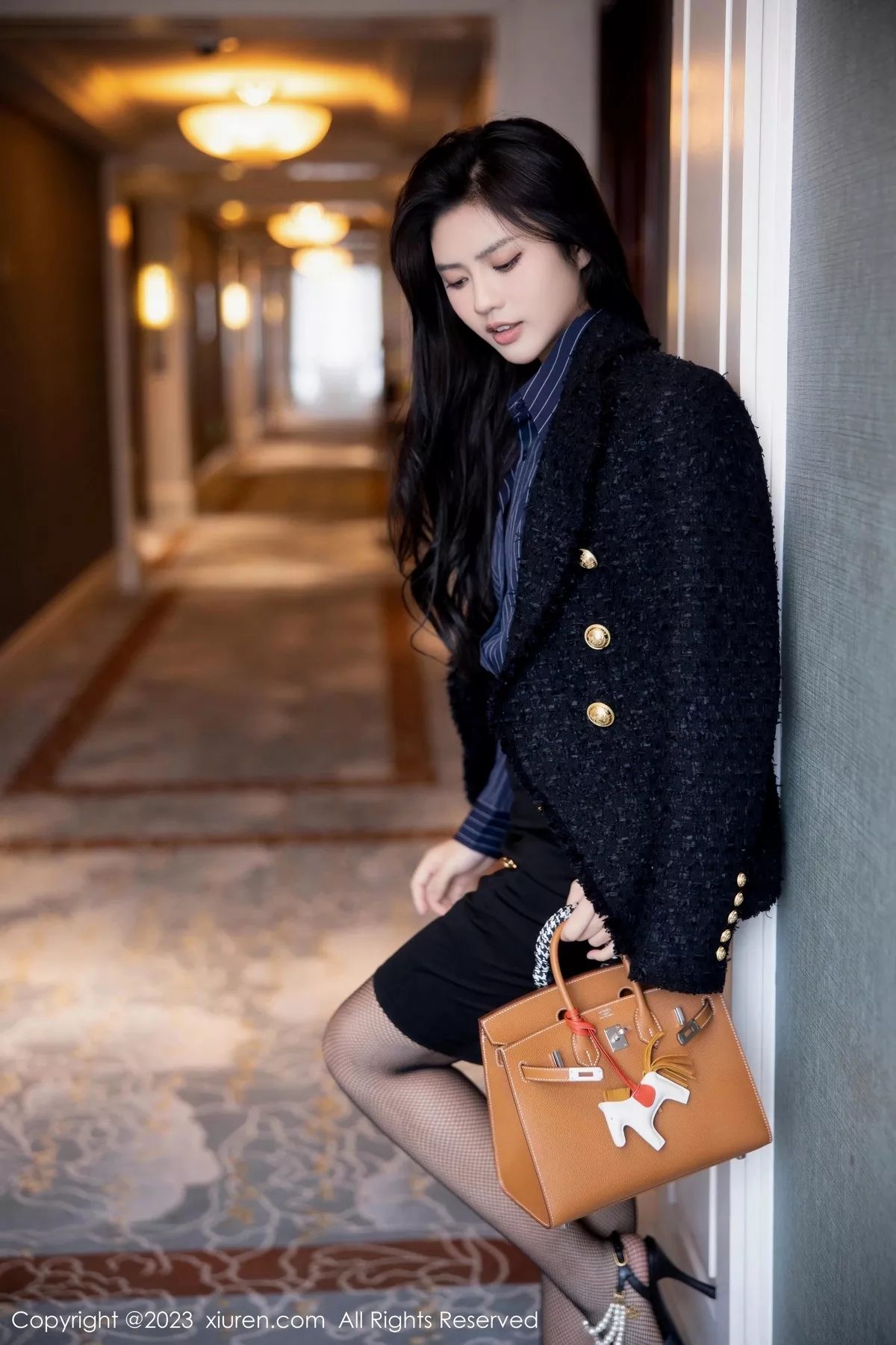 秀人集.com_[XiuRen秀人网]No.6391_模特浅浅Danny半脱深蓝色条纹T恤露黑色蕾丝内衣完美诱惑写真80P