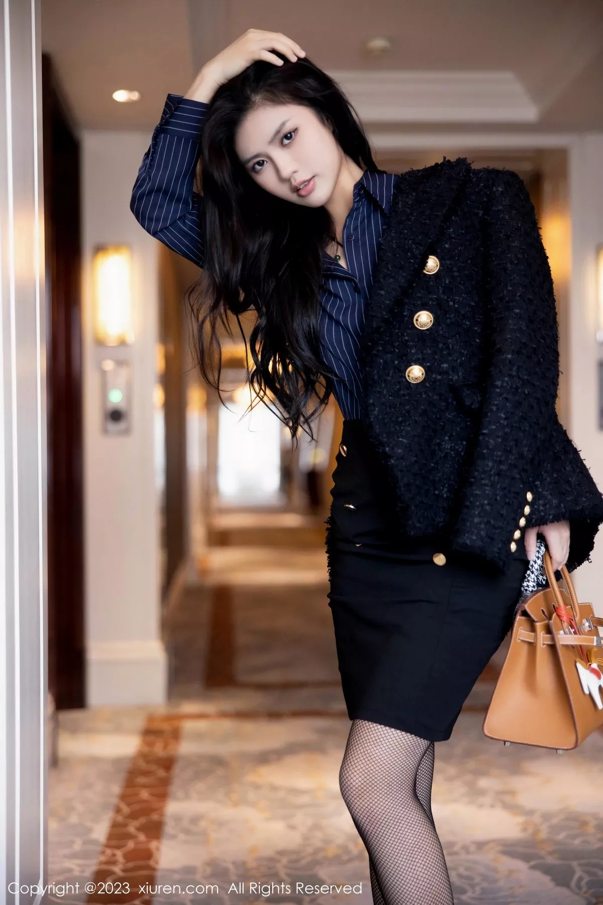 秀人集.com_[XiuRen秀人网]No.6391_模特浅浅Danny半脱深蓝色条纹T恤露黑色蕾丝内衣完美诱惑写真80P