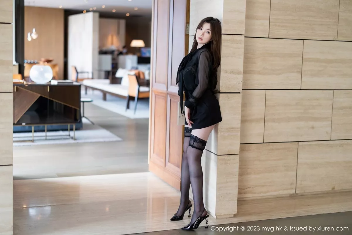 秀人集.com_[MyGirl美媛馆]Vol.649_模特糯美子MINIbabe性感黑色蕾丝内衣配黑色蕾丝吊袜魅惑写真62P