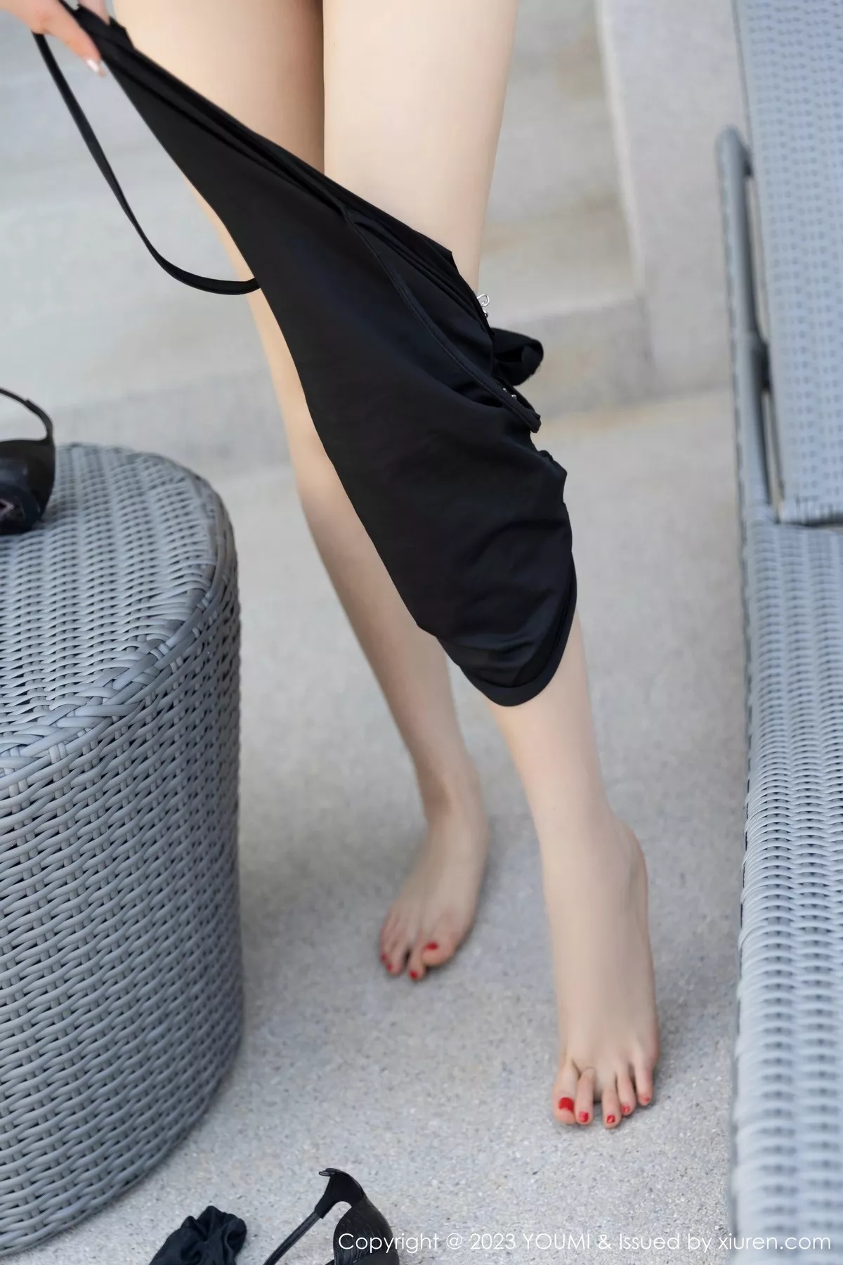 秀人集.com_[YouMi尤蜜荟]Vol.912_女神Carol周妍希性感黑色吊带短裙配黑丝袜秀多姿身材诱惑写真78P