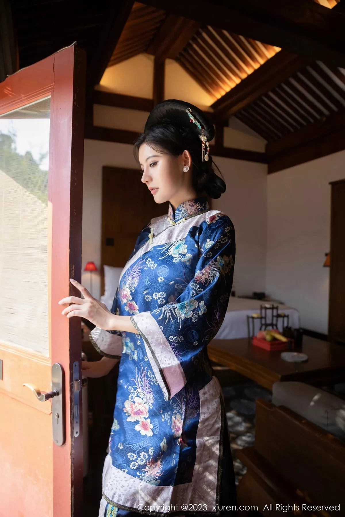 秀人集.com_[XiuRen秀人网]No.6398_模特就是阿朱啊脱宫廷古装露蓝色睡衣秀曼妙绝美身姿诱惑写真86P