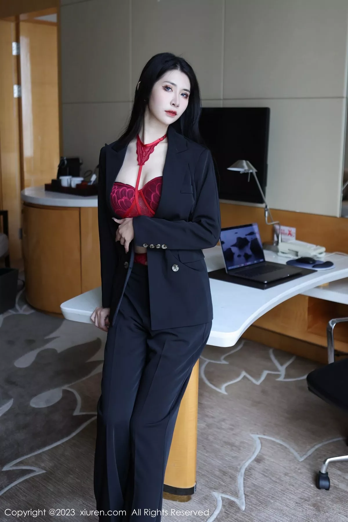 秀人集.com_[XiuRen秀人网]No.6402_新人依娜Yina脱深色西服露红色蕾丝内衣秀曼妙身姿诱惑写真112P