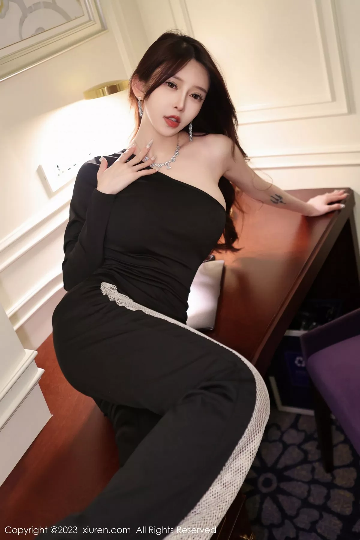 秀人集.com_[XiuRen秀人网]No.6417_模特玉兔miki脱黑色简约套装露黑色蕾丝内衣超薄黑丝诱惑写真95P