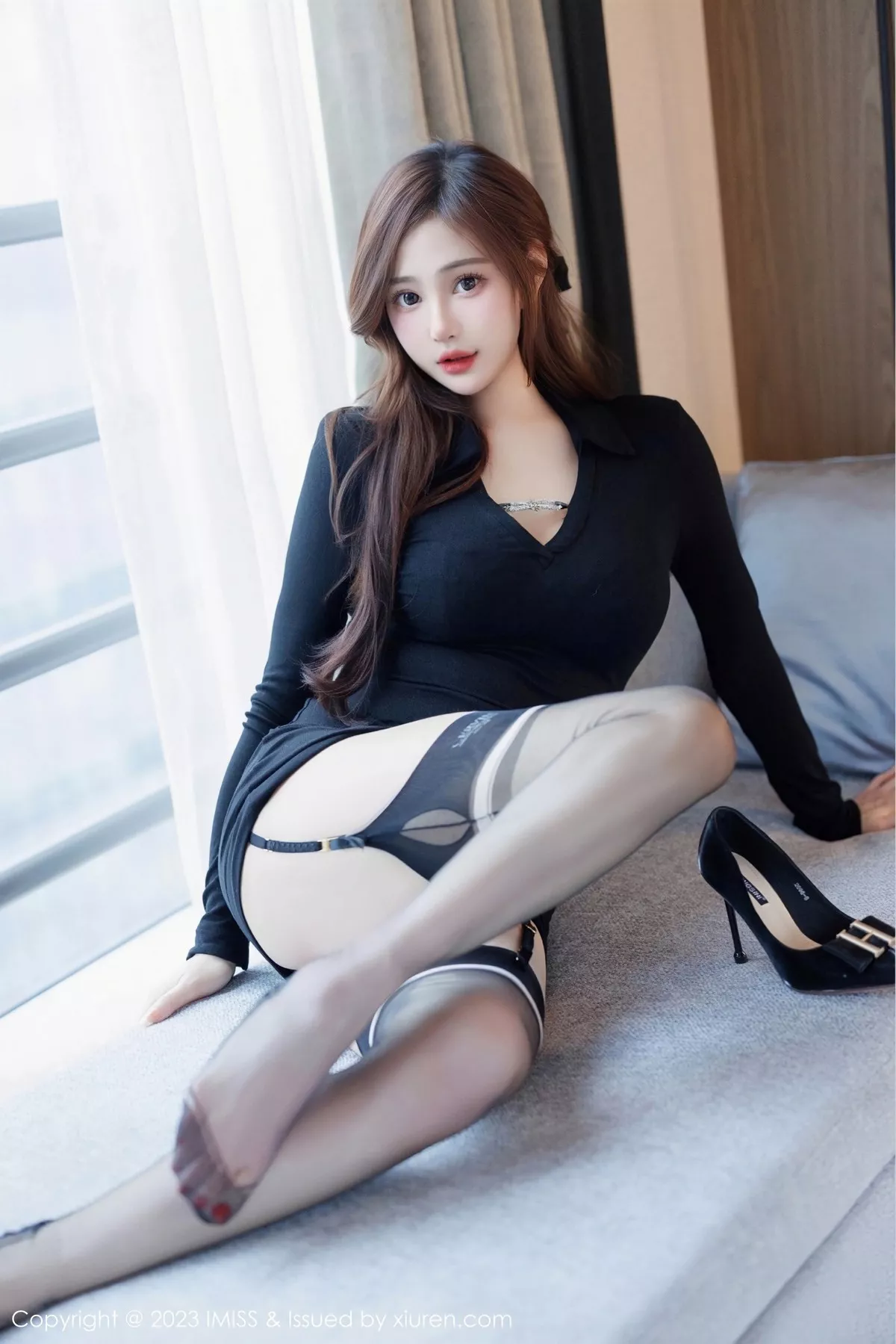 秀人集.com_[IMISS爱蜜社]Vol.724_气质女神Lavinia性感黑色连衣短裙露黑色轻透内衣完美诱惑写真57P