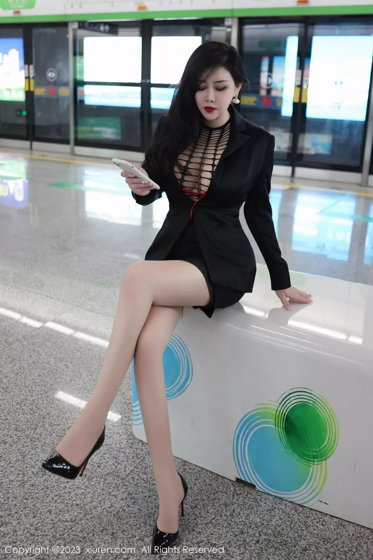 秀人集.com_[XiuRen秀人网]No.6421_模特王婉悠Queen性感浅黑色OL服露红色情趣内衣丰满诱惑写真93P