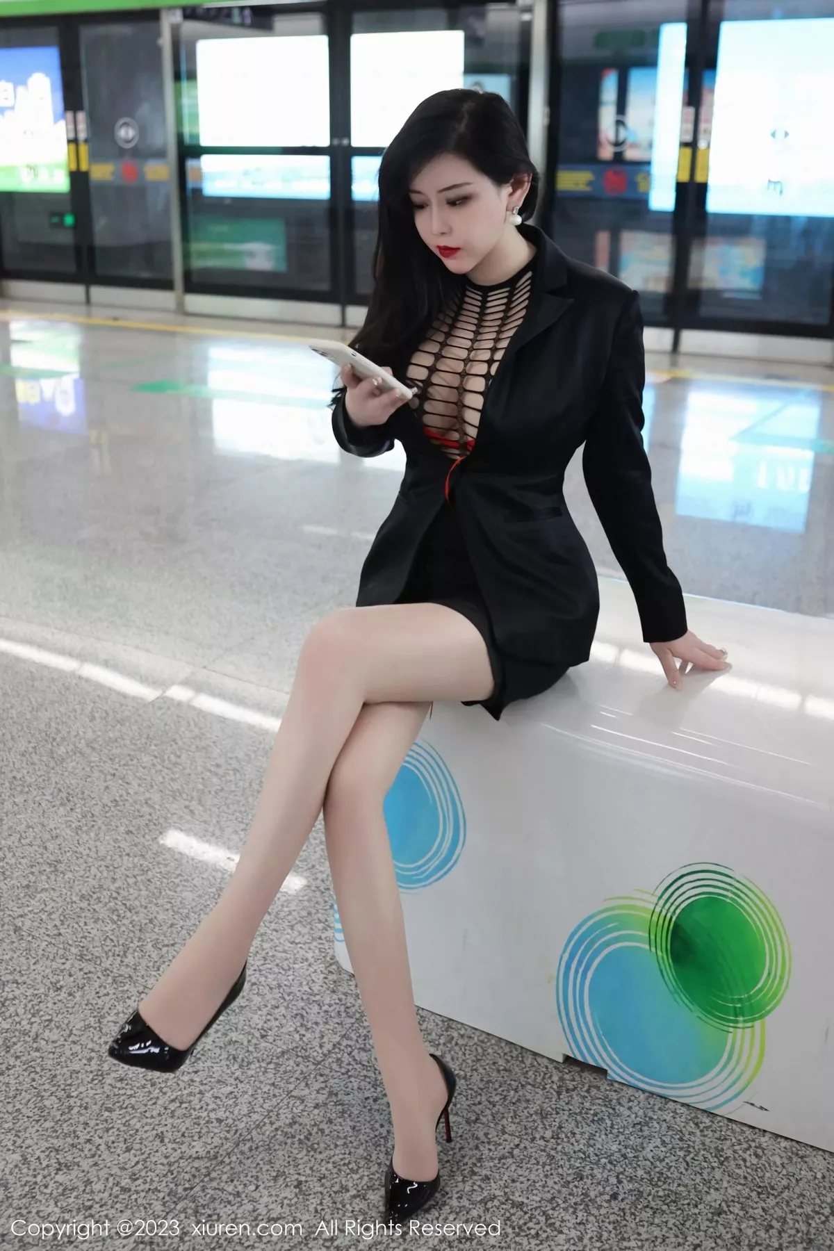 秀人集.com_[XiuRen秀人网]No.6421_模特王婉悠Queen性感浅黑色OL服露红色情趣内衣丰满诱惑写真93P