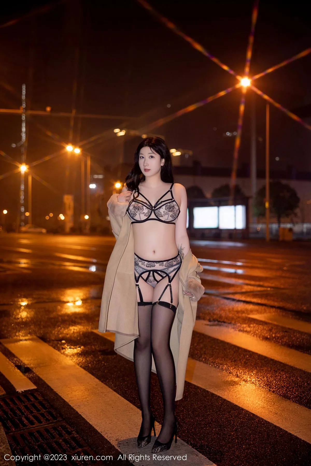 秀人集.com_[XiuRen秀人网]No.6424_模特江真真脱外套露性感蕾丝内衣配黑丝吊袜秀完美身材诱惑写真66P