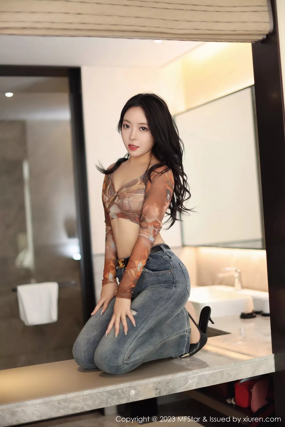 秀人集.com_[MFStar模范学院]Vol.594_模特露露luncy性感橙灰色薄纱服饰配牛仔裤秀曼妙身姿迷人写真60P