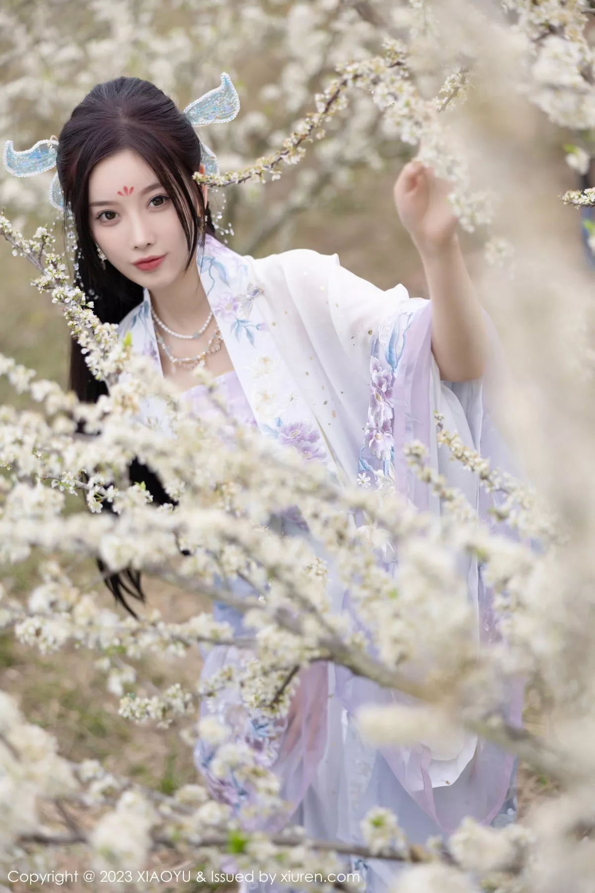 秀人集.com_[XiaoYu画语界]Vol.970_女神杨晨晨Yome脱淡蓝紫色古装服露白色蕾丝内衣完美诱惑写真91P