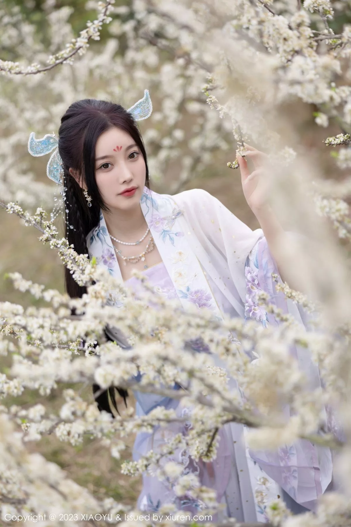 秀人集.com_[XiaoYu画语界]Vol.970_女神杨晨晨Yome脱淡蓝紫色古装服露白色蕾丝内衣完美诱惑写真91P