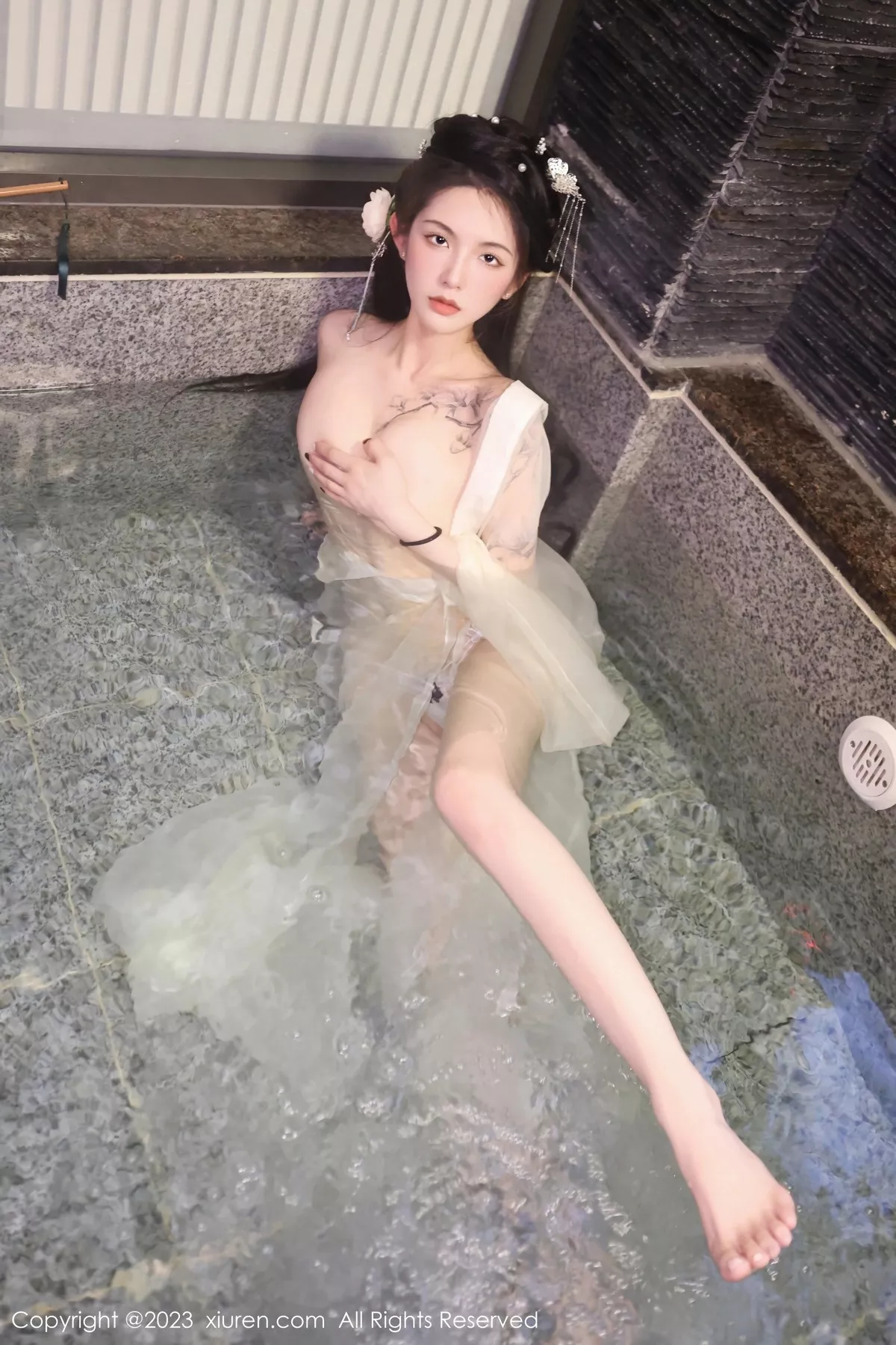 秀人集.com_[XiuRen秀人网]No.6430_模特乔一一温泉浴池白纱轻透古装服饰秀惹火身材极致诱惑写真82P