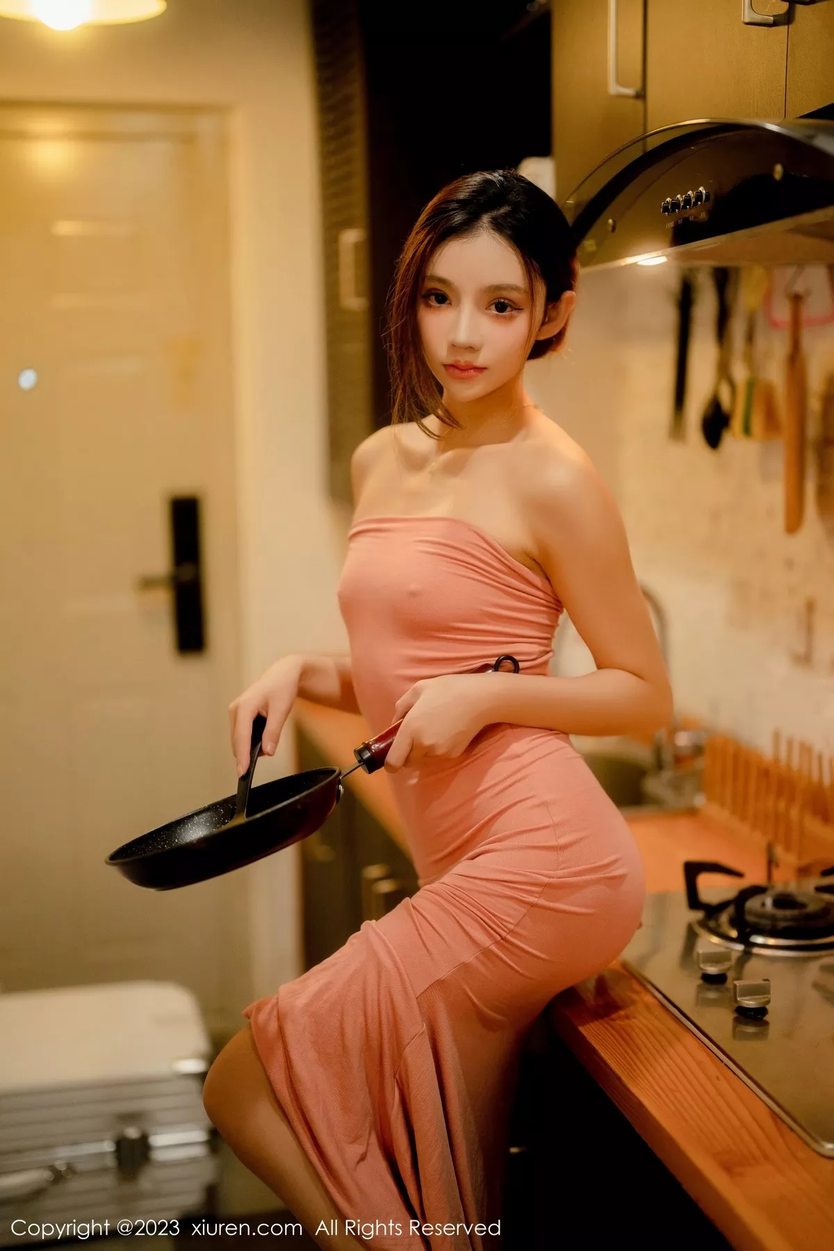 秀人集.com_[XiuRen秀人网]No.6437_模特加朵babe私房性感粉色露肩连衣裙真空秀魔鬼身材诱惑写真105P