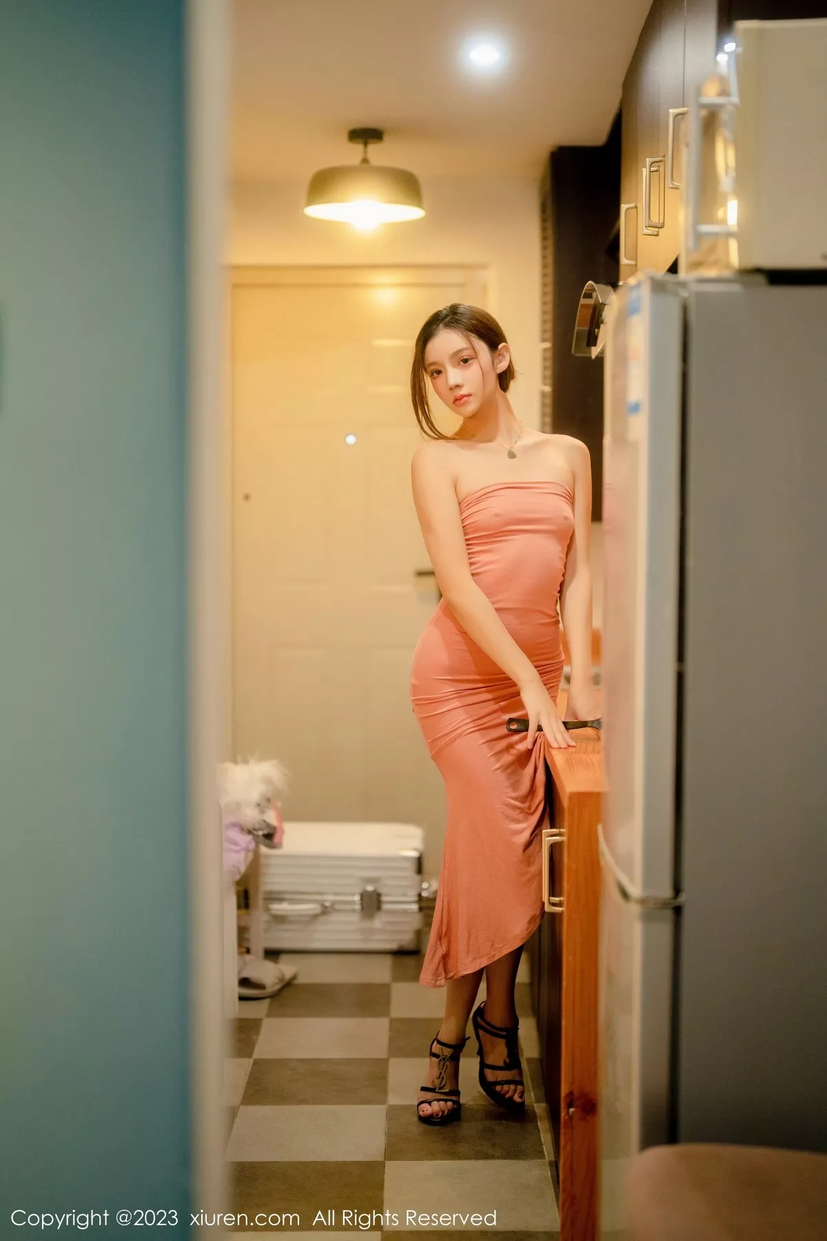 秀人集.com_[XiuRen秀人网]No.6437_模特加朵babe私房性感粉色露肩连衣裙真空秀魔鬼身材诱惑写真105P