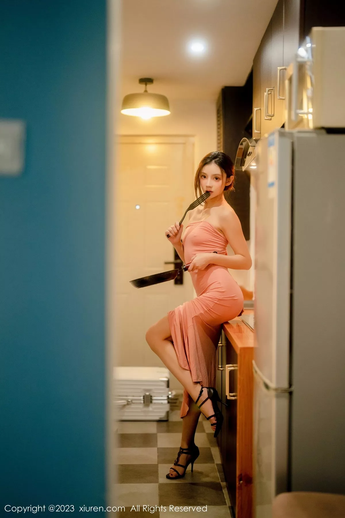 秀人集.com_[XiuRen秀人网]No.6437_模特加朵babe私房性感粉色露肩连衣裙真空秀魔鬼身材诱惑写真105P