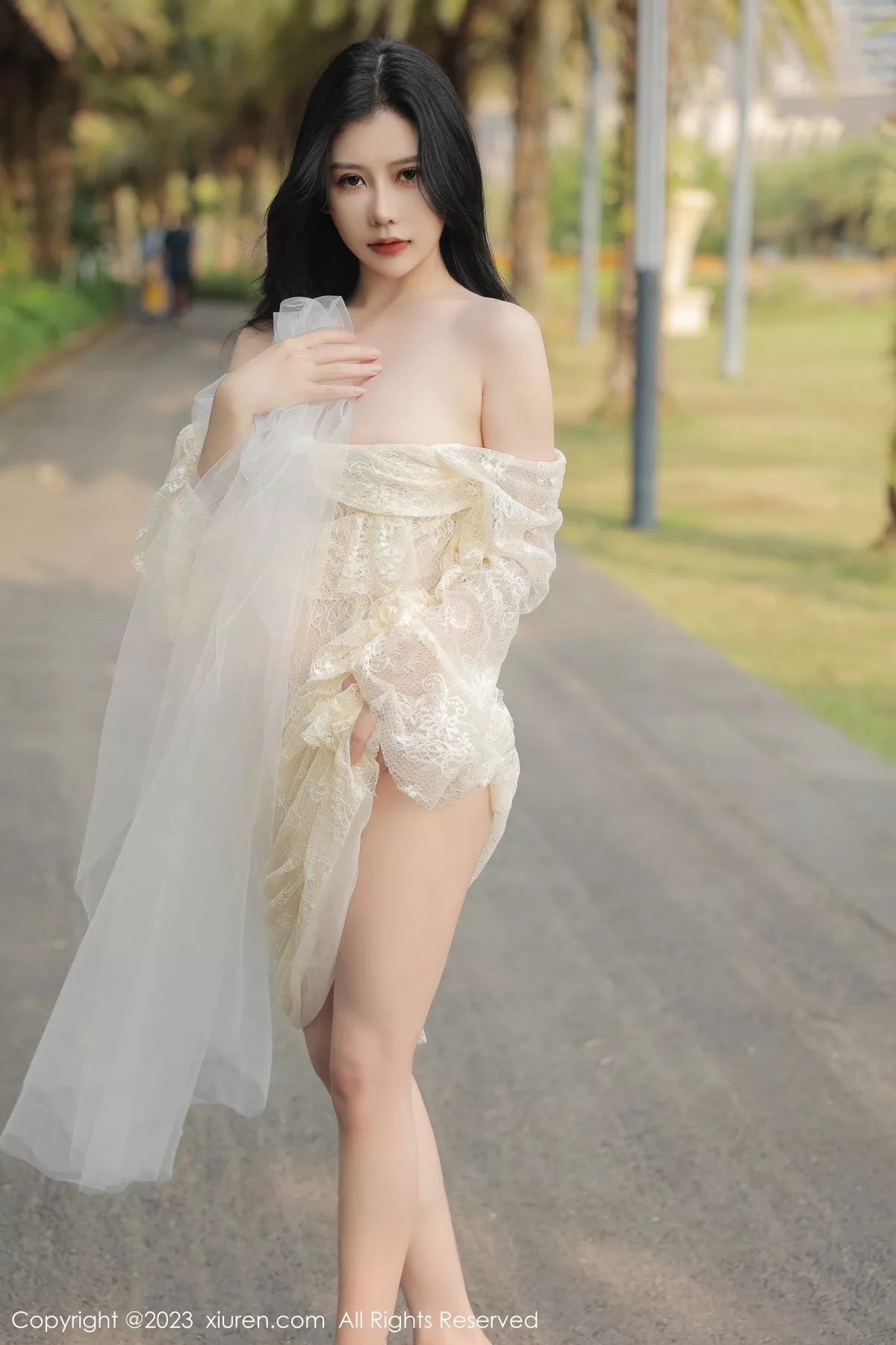 秀人集.com_[XiuRen秀人网]No.6303_模特尹甜甜海南旅拍性感白色蕾丝婚纱透视秀完美身材诱惑写真54P