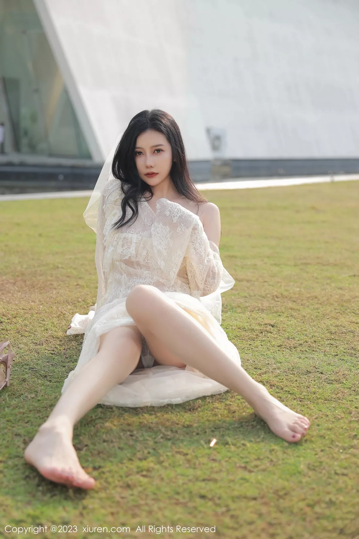 秀人集.com_[XiuRen秀人网]No.6303_模特尹甜甜海南旅拍性感白色蕾丝婚纱透视秀完美身材诱惑写真54P