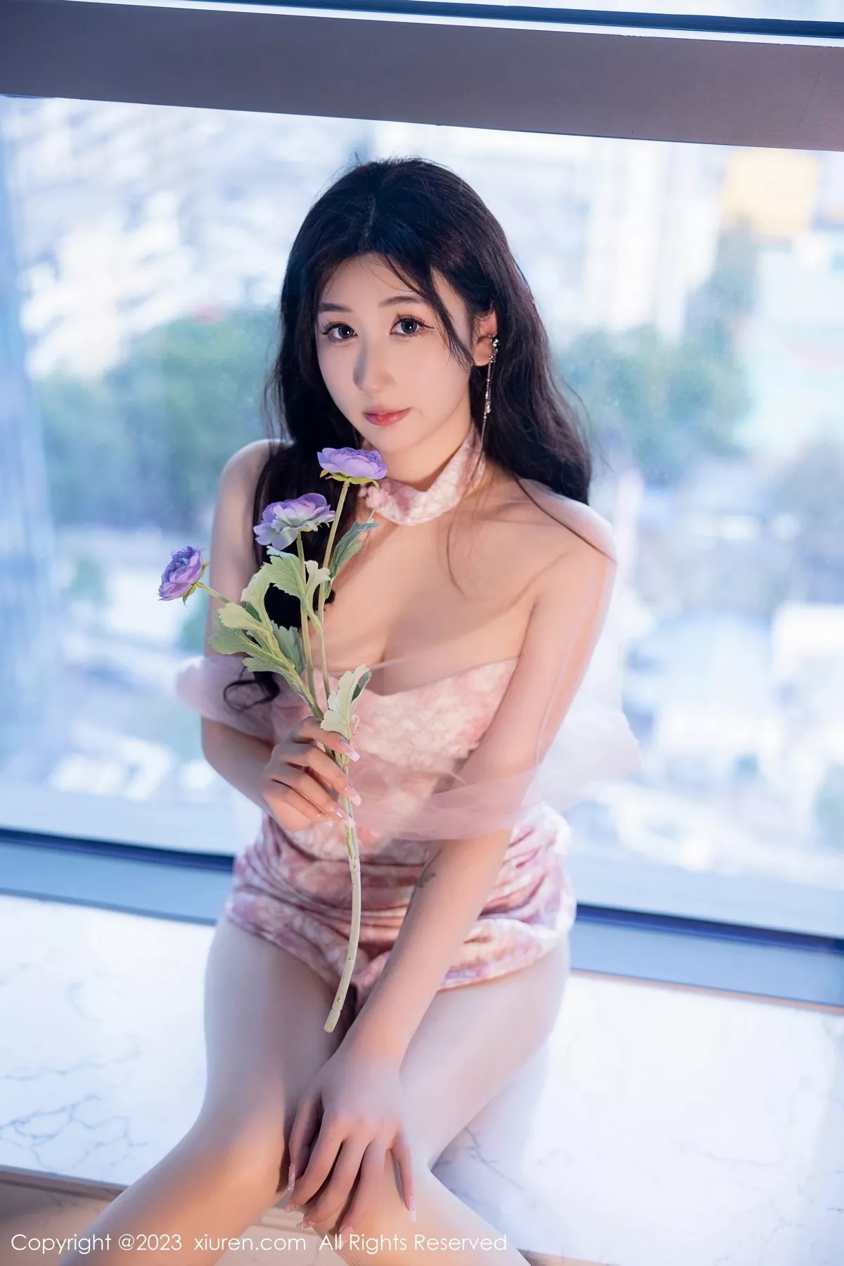 秀人集.com_[XiuRen秀人网]No.6313_模特江真真性感粉色露肩连衣短裙配超薄无内肉丝惹火诱惑写真76P