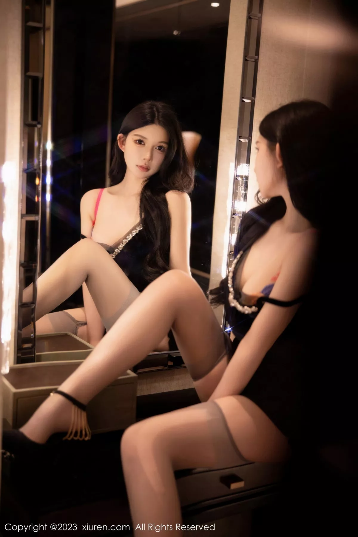 秀人集.com_[XiuRen秀人网]No.6317_模特林珊珊黑色吊带短裙露轻透花色蕾丝情趣内衣撩人诱惑写真105P