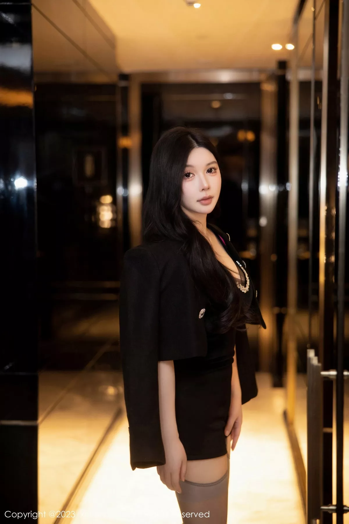 秀人集.com_[XiuRen秀人网]No.6317_模特林珊珊黑色吊带短裙露轻透花色蕾丝情趣内衣撩人诱惑写真105P