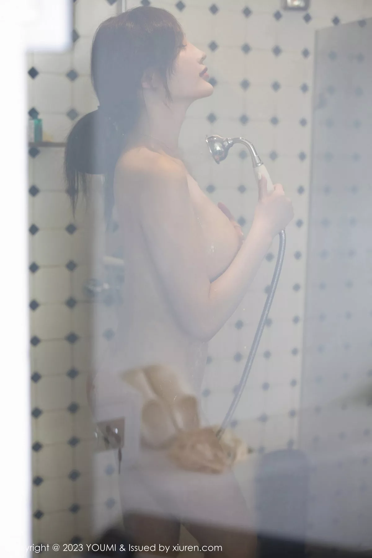 秀人集.com_[YouMi尤蜜荟]Vol.906_女神Carol周妍希大理旅拍脱绿灰连衣裙露白色内衣丰满诱惑写真70P