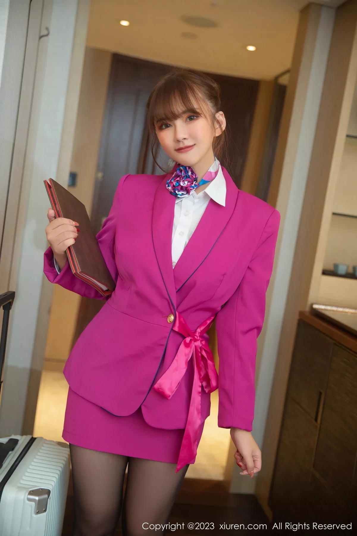 秀人集.com_[XiuRen秀人网]No.6318_模特张思允Nice脱玫红空姐制服露蕾丝内衣配无内黑丝诱惑写真81P