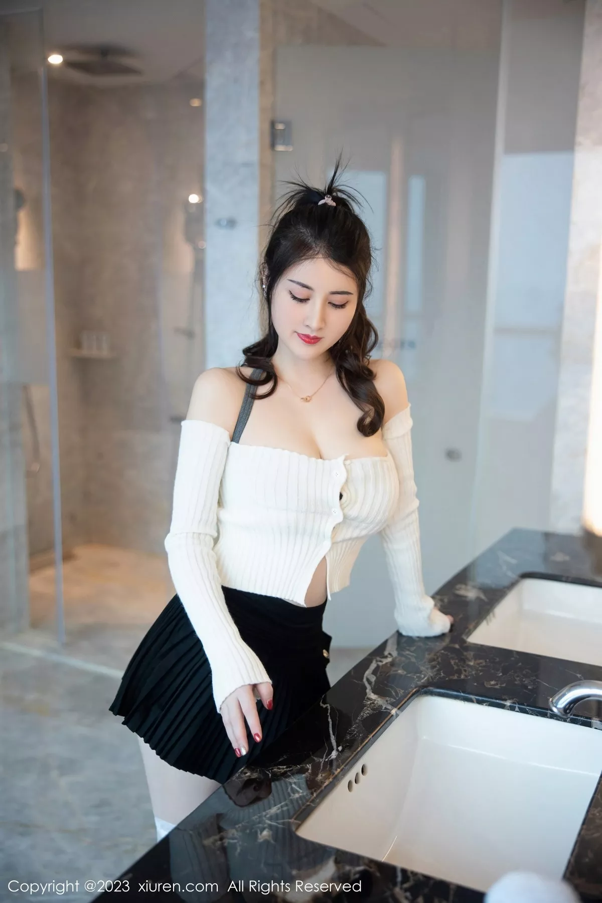 秀人集.com_[XiuRen秀人网]No.6484_模特诗诗kiki白色露肩上衣配黑短裙露性感白色内衣迷人诱惑写真82P