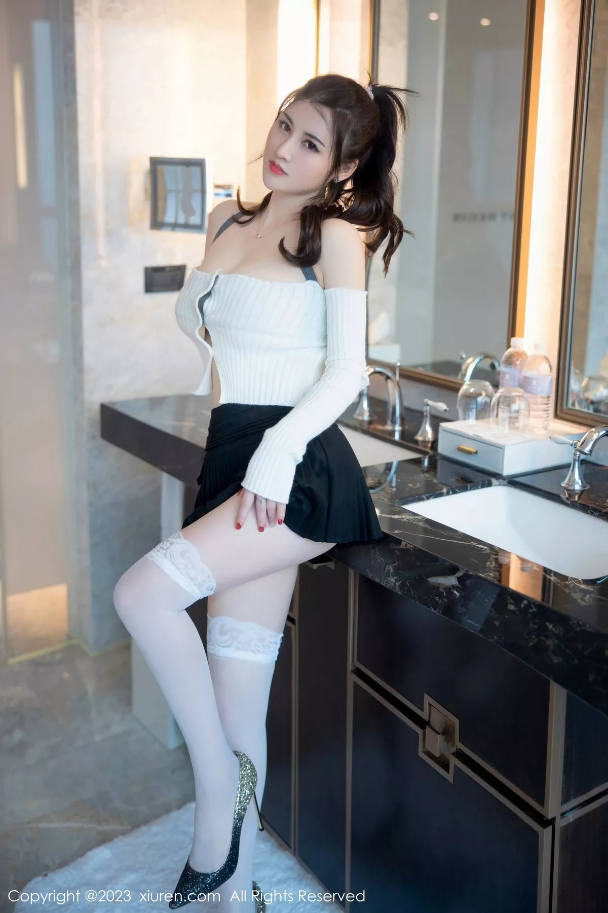 秀人集.com_[XiuRen秀人网]No.6484_模特诗诗kiki白色露肩上衣配黑短裙露性感白色内衣迷人诱惑写真82P