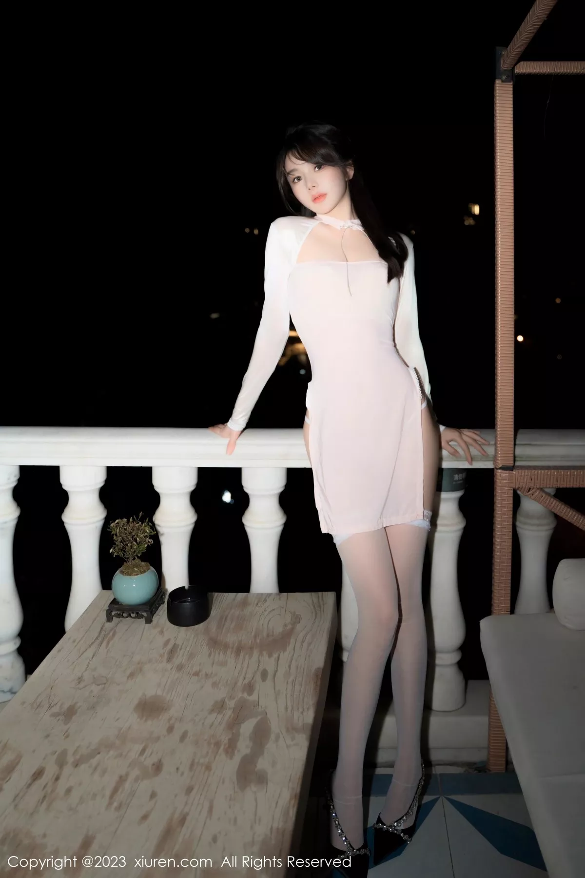 秀人集.com_[XiuRen秀人网]No.6489_模特婠婠么性感粉色连身短裙配白色蕾丝袜秀曼妙身姿诱惑写真66P