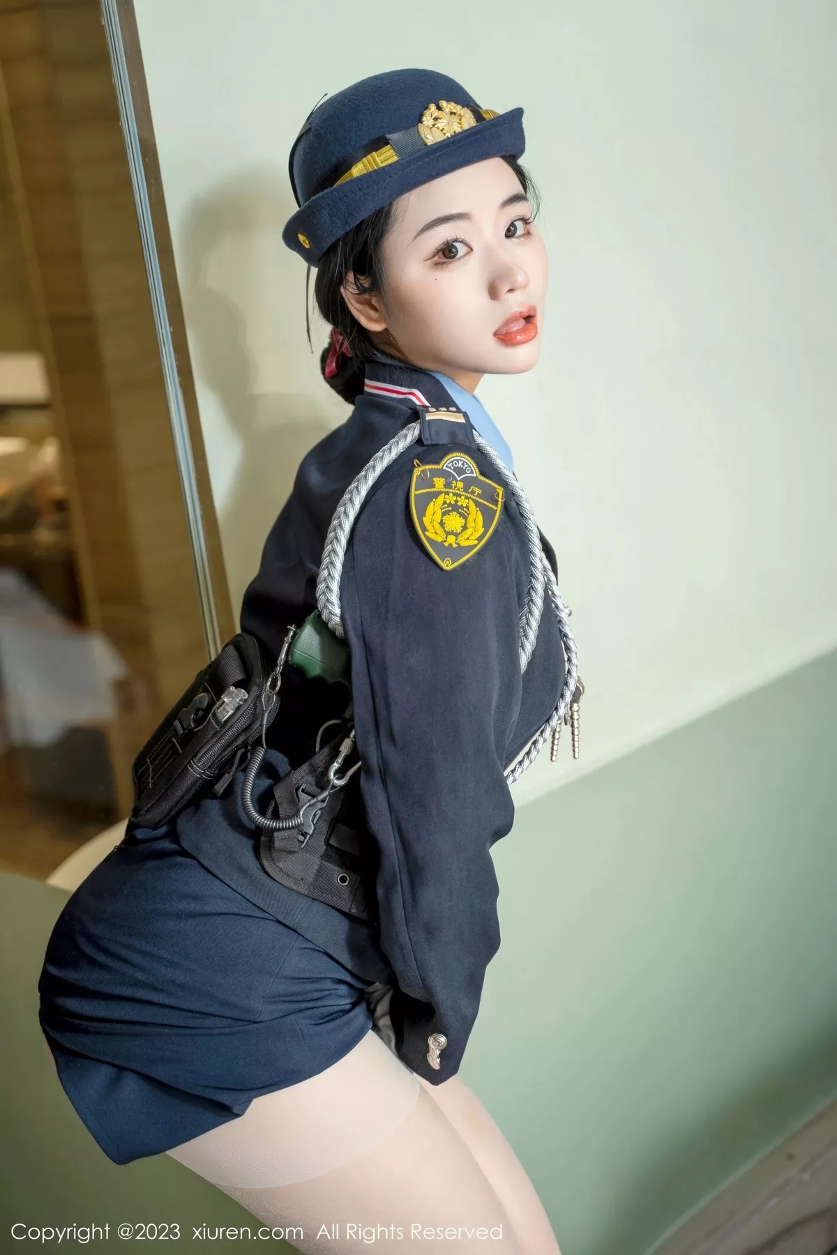 秀人集.com_[XiuRen秀人网]No.6497_模特汐汐爱吃草莓脱搜查官制服露性感内衣秀丰满身材诱惑写真85P